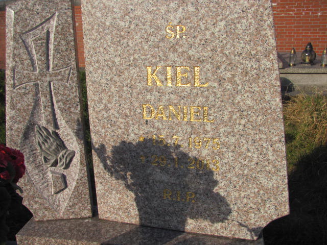 Daniel Kiel 1975 Świętochłowice (Chropaczów) - Grobonet - Wyszukiwarka osób pochowanych